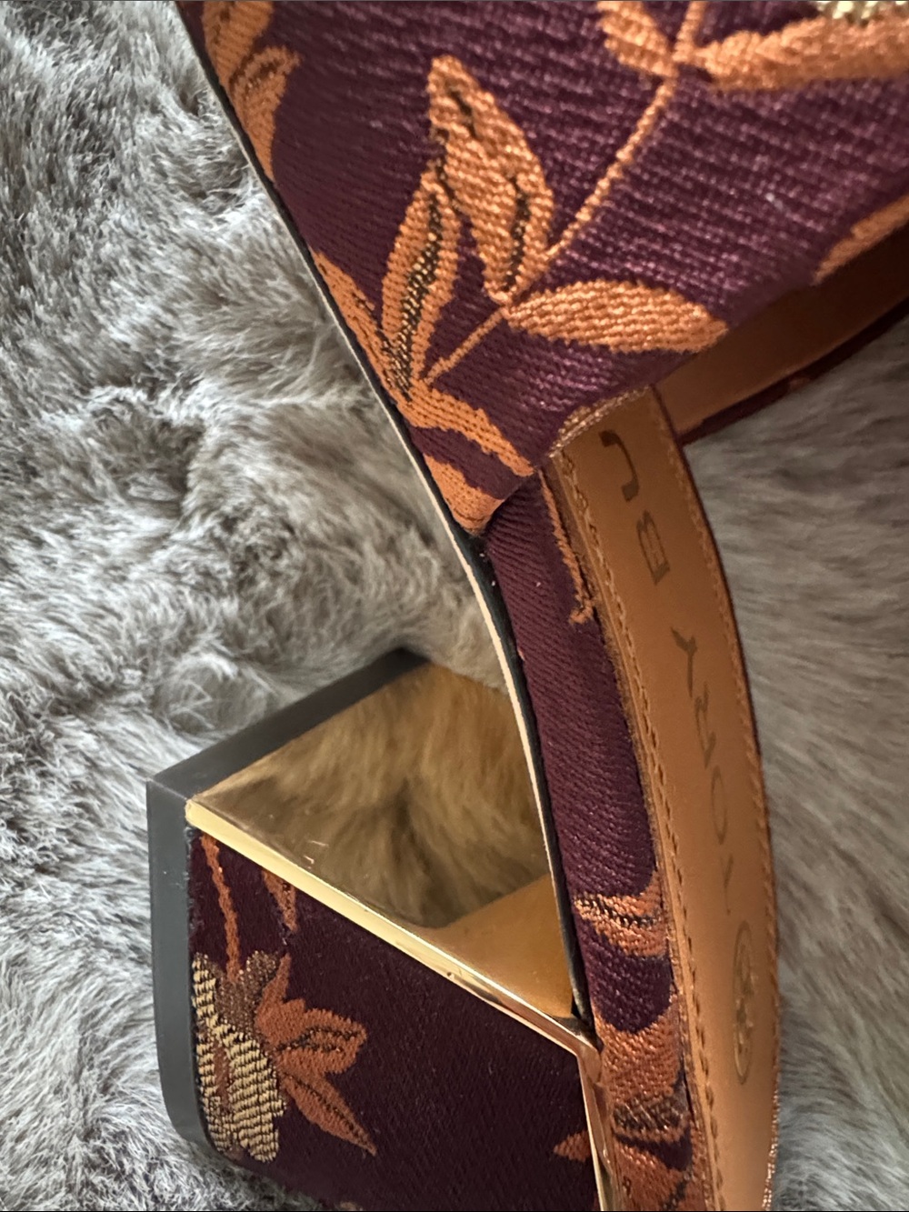 TORY BURCH .. Authentic
Martine Jacquard Mid-Heel
Slide, Burgundy Black Diamond - Picture 13 of 16